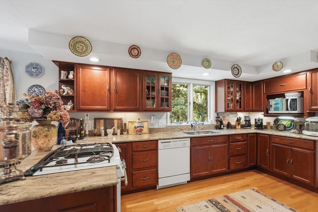 301 Winch St, Framingham, MA 01701
