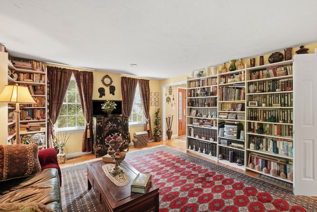 301 Winch St, Framingham, MA 01701