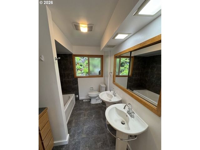 5535 Sw 53RD Ave, Portland, OR 97221