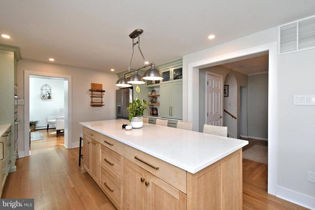 528 BERKLEY AVE, Jenkintown, PA 19046