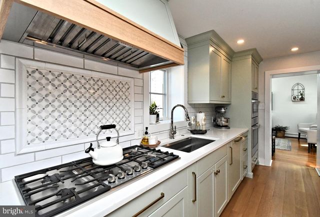 528 BERKLEY AVE, Jenkintown, PA 19046