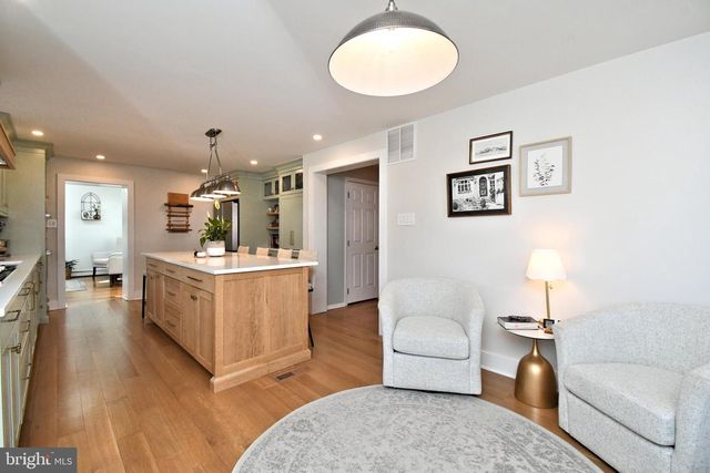 528 BERKLEY AVE, Jenkintown, PA 19046