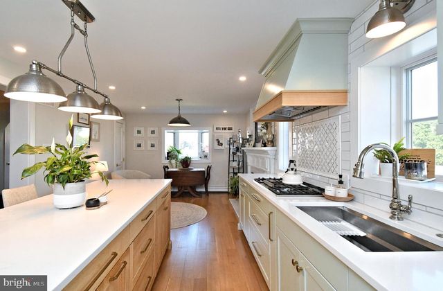 528 BERKLEY AVE, Jenkintown, PA 19046