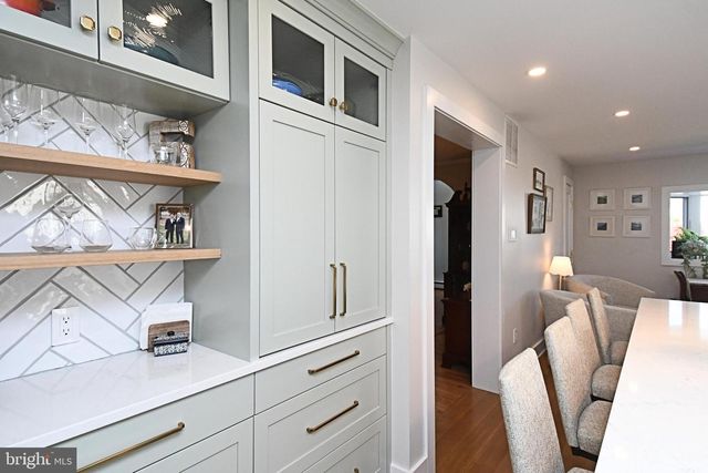 528 BERKLEY AVE, Jenkintown, PA 19046