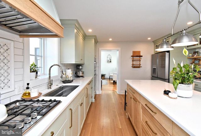 528 BERKLEY AVE, Jenkintown, PA 19046