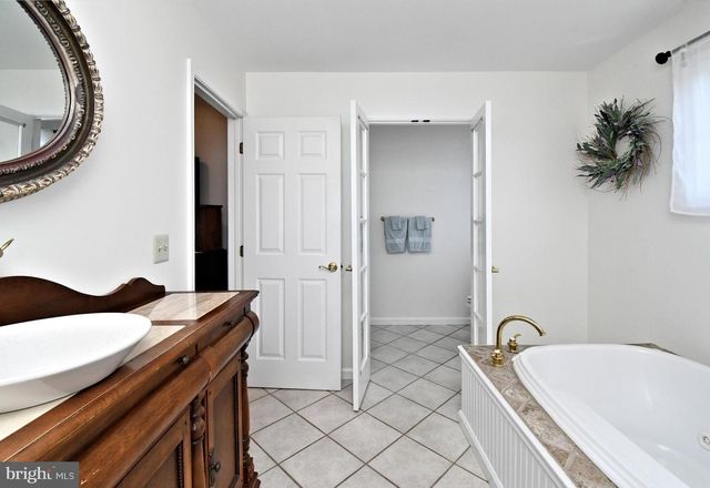 528 BERKLEY AVE, Jenkintown, PA 19046