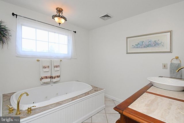 528 BERKLEY AVE, Jenkintown, PA 19046