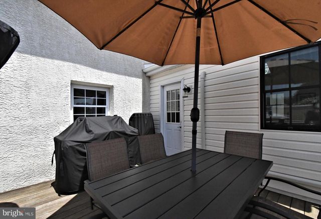 528 BERKLEY AVE, Jenkintown, PA 19046