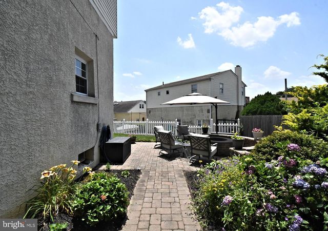 528 BERKLEY AVE, Jenkintown, PA 19046