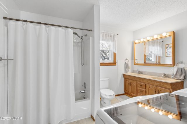 15915 S 1425 Road, Stockton, MO 65785