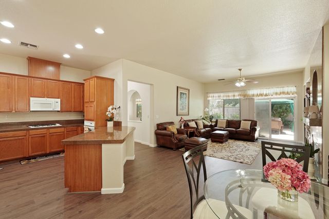 6259 Riverbank Cir, Stockton, CA 95219