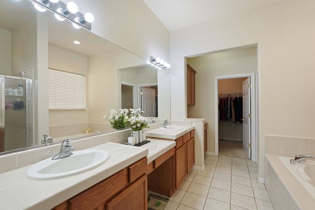 6259 Riverbank Cir, Stockton, CA 95219