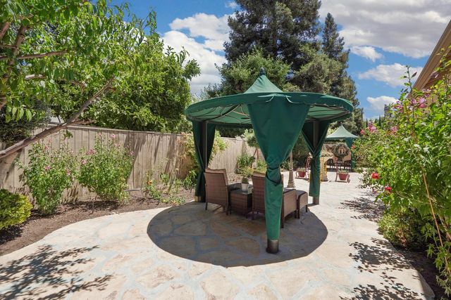6259 Riverbank Cir, Stockton, CA 95219