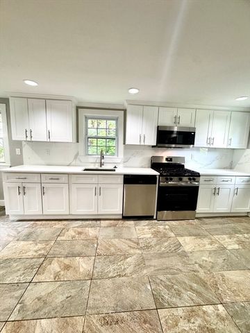 14 Elm Ave, Holbrook, MA 02343