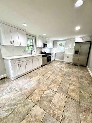 14 Elm Ave, Holbrook, MA 02343