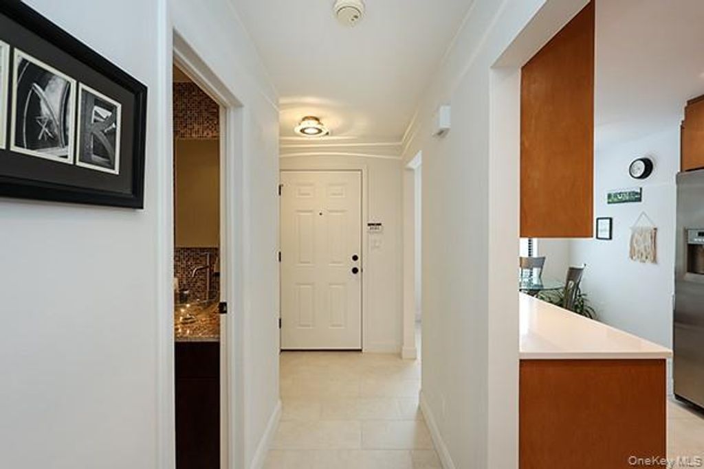 11 Stanford Court B, Wantagh, NY 11793 — photo 3