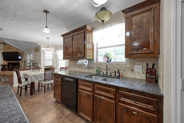 19215 Veterans Road, Magnolia, TX 77355