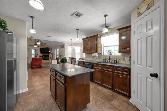 19215 Veterans Road, Magnolia, TX 77355