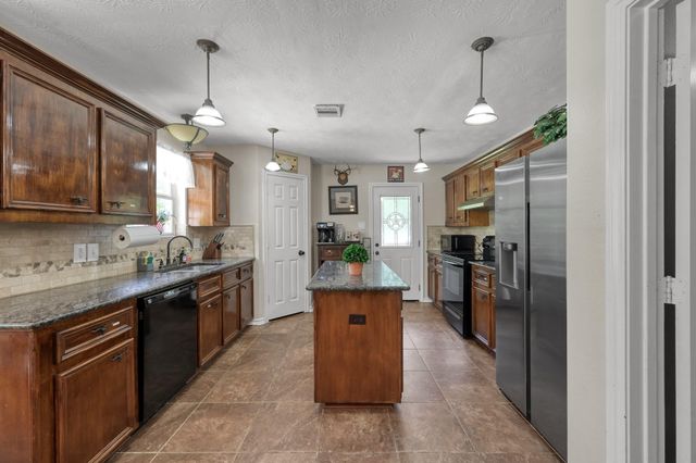 19215 Veterans Road, Magnolia, TX 77355