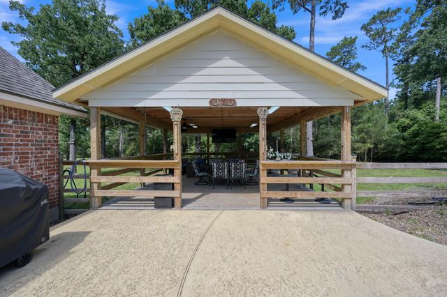 19215 Veterans Road, Magnolia, TX 77355