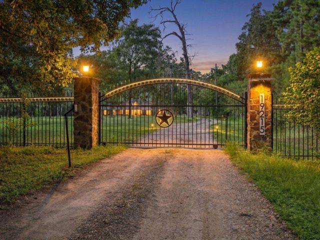 19215 Veterans Road, Magnolia, TX 77355