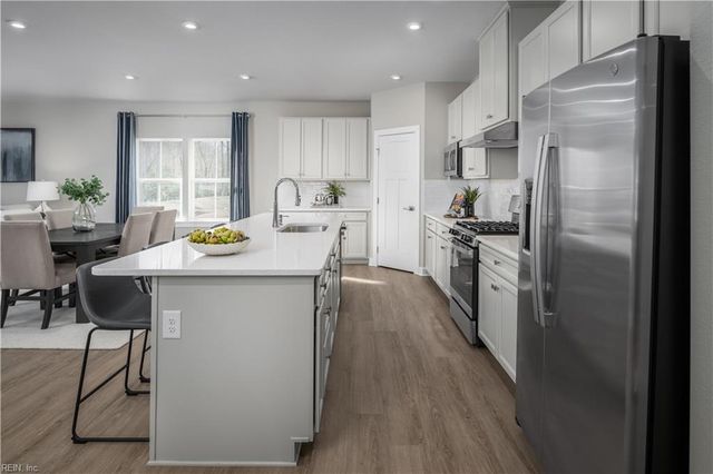 2209 Mainsail DR, Carrollton, VA 23314