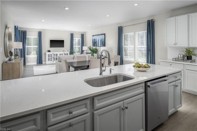 2209 Mainsail DR, Carrollton, VA 23314