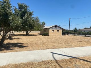 144 S Neeley Street NW, Visalia, CA 93291