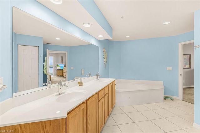 4141 Bay Beach LN 442, Fort Myers Beach, FL 33931
