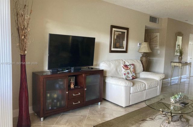 5100 NW 35th Street 101, Lauderdale Lakes, FL 33319