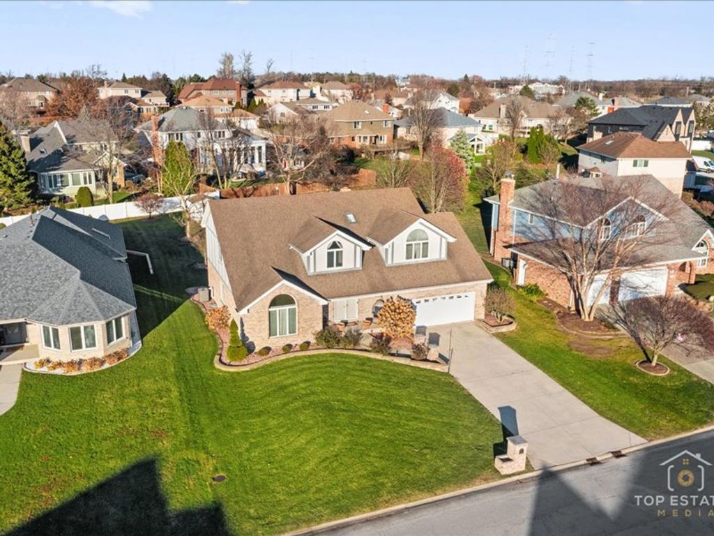 13124.W. Beaver Lake Common, Homer Glen, IL 60491