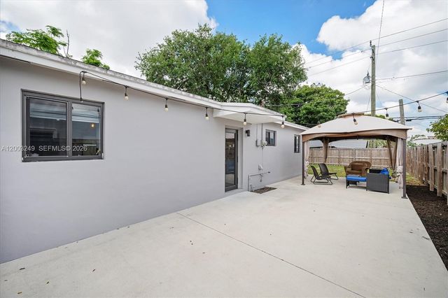 1530 N 69th Way, Hollywood, FL 33024