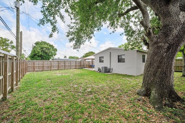 1530 N 69th Way, Hollywood, FL 33024