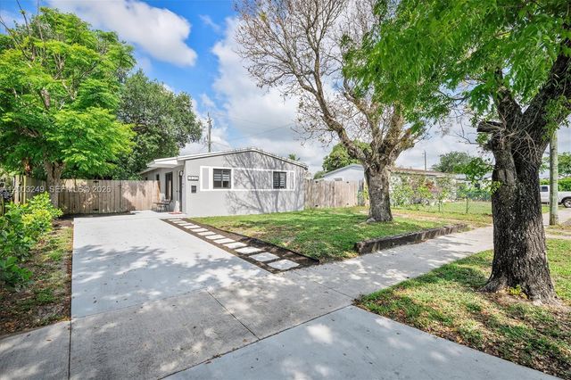 1530 N 69th Way, Hollywood, FL 33024