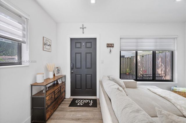 1530 N 69th Way, Hollywood, FL 33024