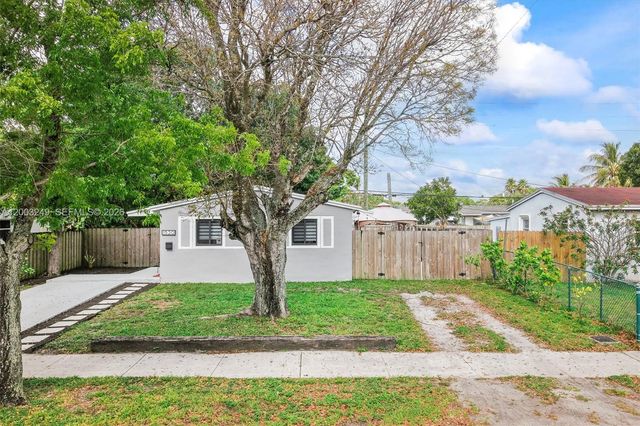1530 N 69th Way, Hollywood, FL 33024