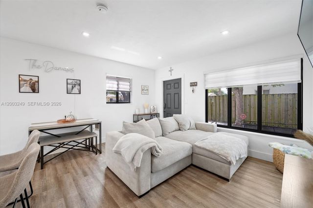 1530 N 69th Way, Hollywood, FL 33024