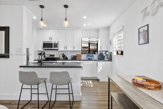 1530 N 69th Way, Hollywood, FL 33024