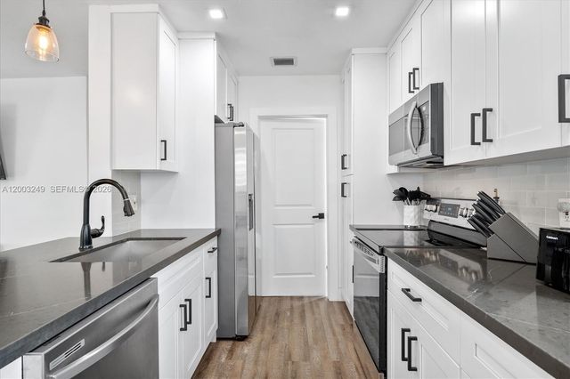 1530 N 69th Way, Hollywood, FL 33024