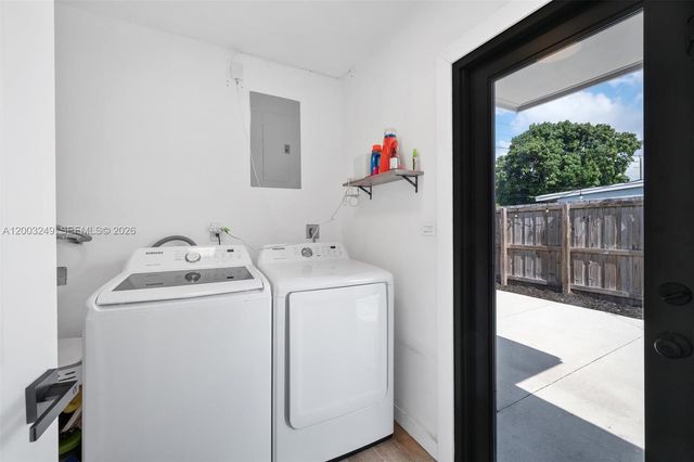 1530 N 69th Way, Hollywood, FL 33024