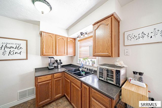 1058 Vine Avenue, Idaho Falls, ID 83402