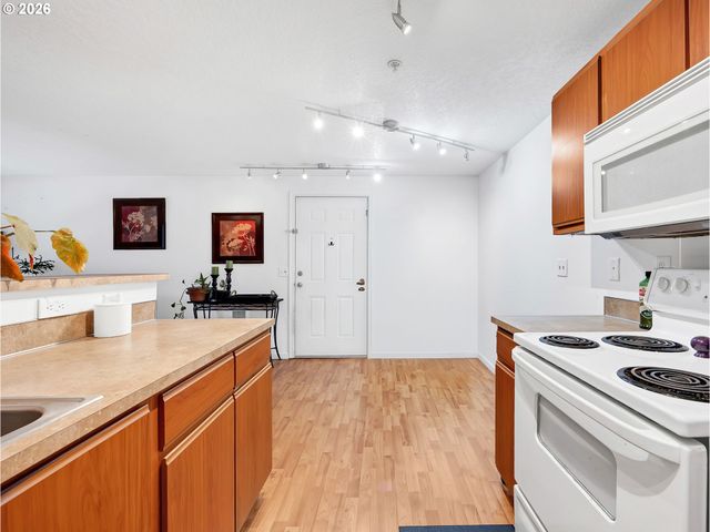 293 Se 162ND Ave 293, Portland, OR 97233