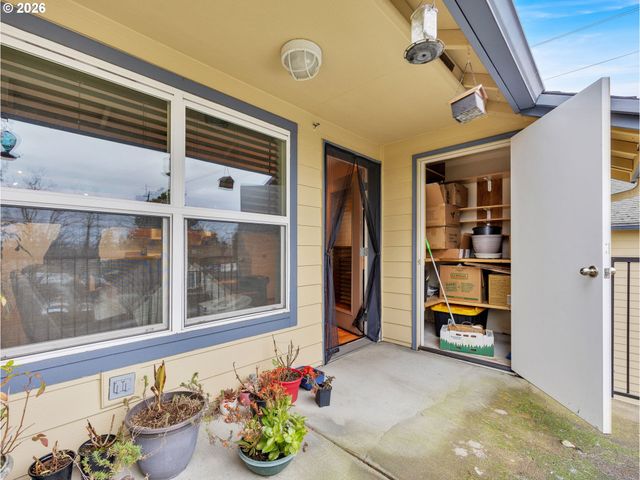 293 Se 162ND Ave 293, Portland, OR 97233