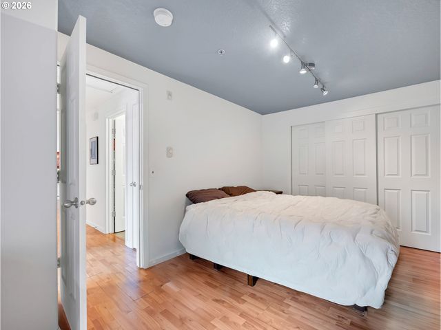 293 Se 162ND Ave 293, Portland, OR 97233