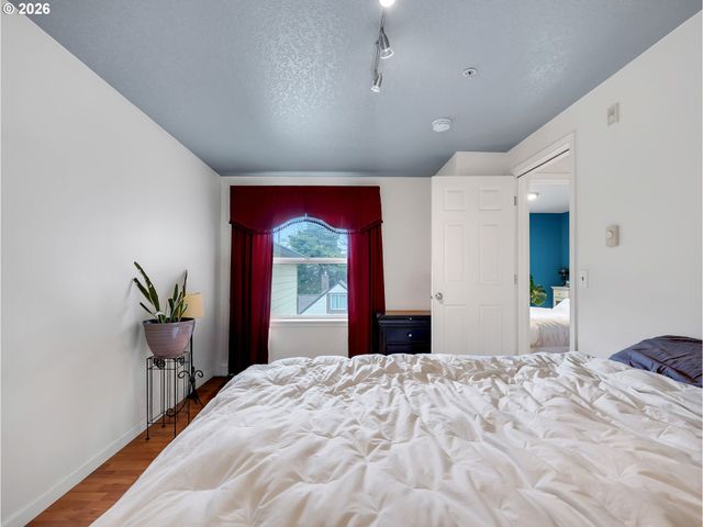 293 Se 162ND Ave 293, Portland, OR 97233