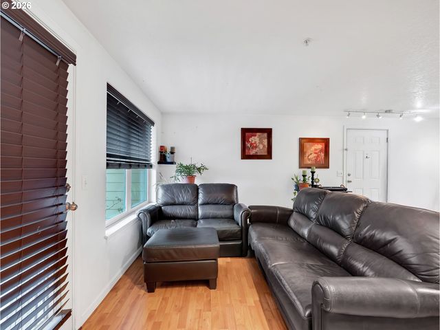 293 Se 162ND Ave 293, Portland, OR 97233