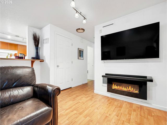 293 Se 162ND Ave 293, Portland, OR 97233