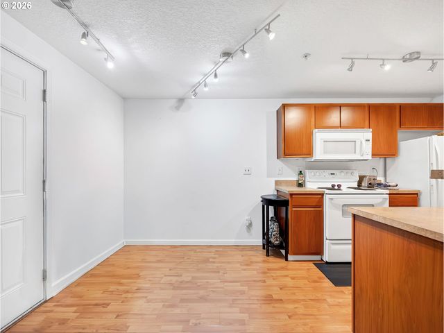 293 Se 162ND Ave 293, Portland, OR 97233