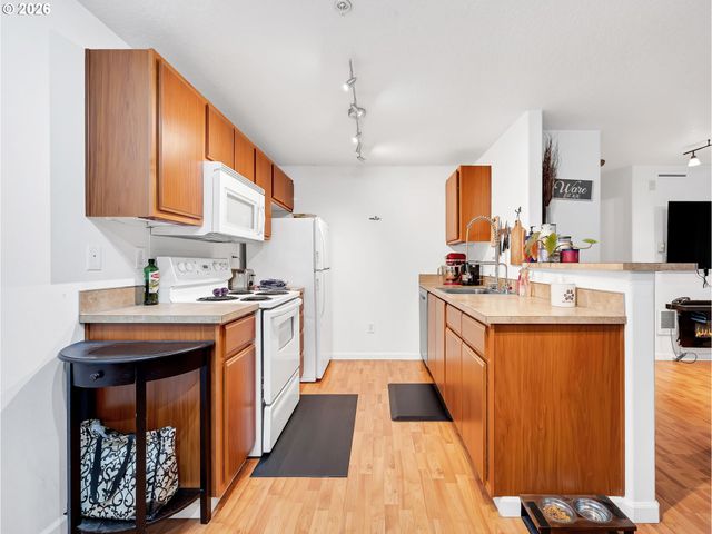 293 Se 162ND Ave 293, Portland, OR 97233