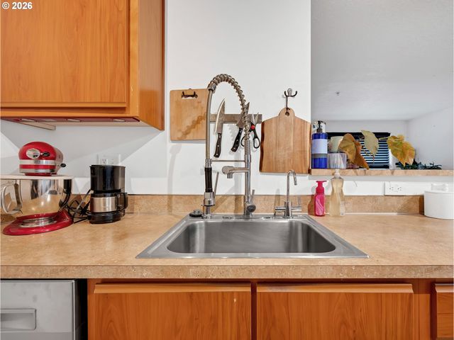 293 Se 162ND Ave 293, Portland, OR 97233